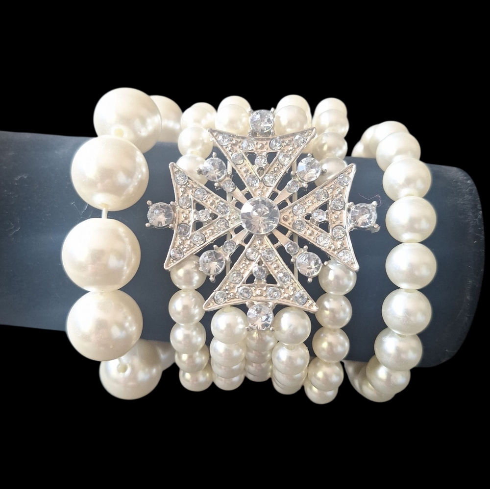 4 Piece Pearl Bracelet Set with Crystal Accent. With Earings - Picture 2 of 3